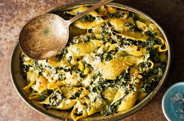 Spinach, pasta and blue cheese bake
