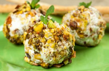 Pistachio Goats Cheese Balls