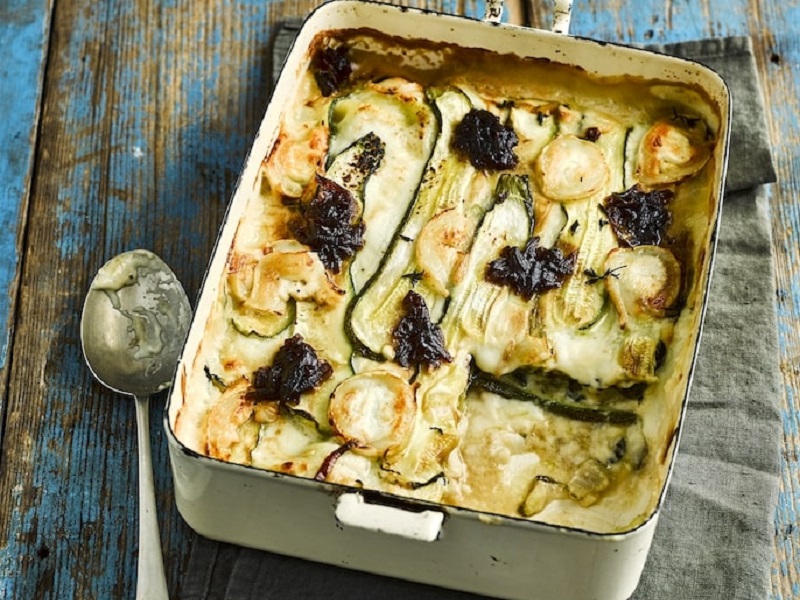 Goats’ cheese lasagne with onion marmalade Pong Cheese
